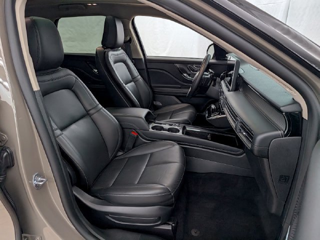Certified 2025 Lincoln Corsair AWD w/ Equipment Group 101A image 21