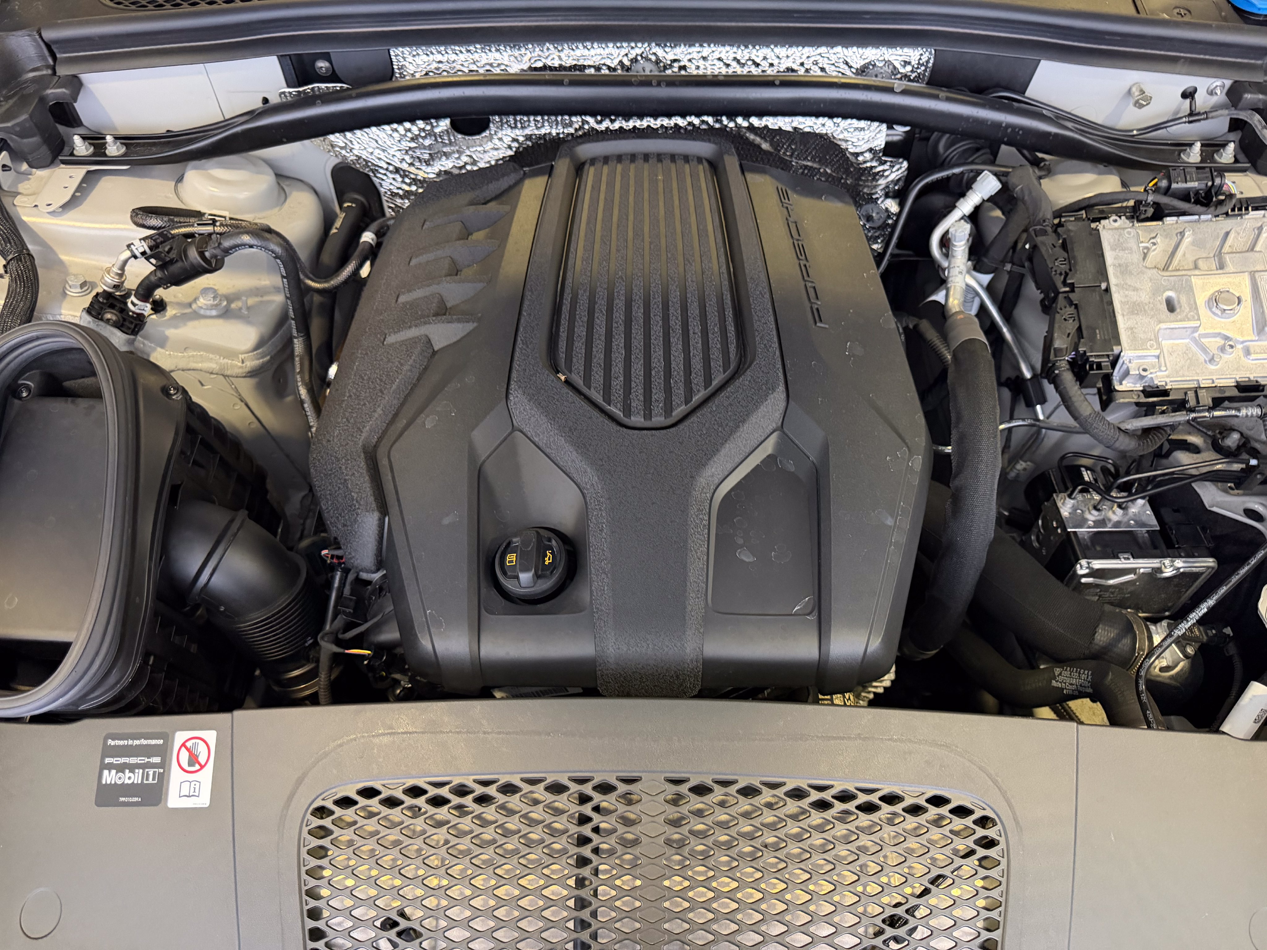 Certified 2026 Porsche Macan AWD/4WD image 28
