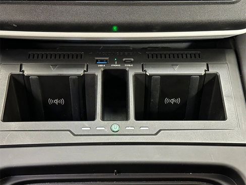 Used 2024 Land Rover Defender 130 S image 28