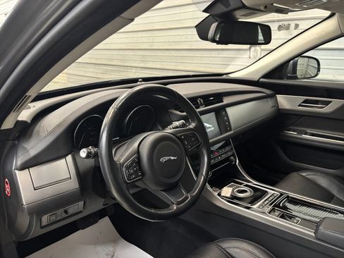 Used 2016 Jaguar XF Prestige AWD/4WD image 13