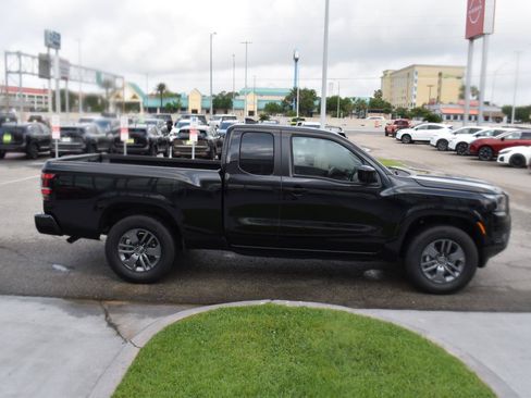 Used 2025 Nissan Frontier SV RWD image 16