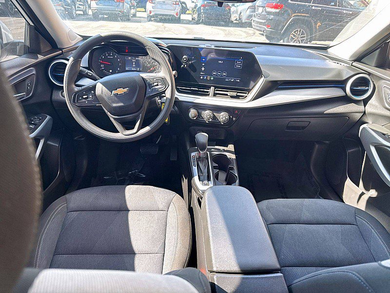 Used 2025 Chevrolet Trax LS w/ LS Convenience Package FWD image 11
