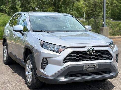 Used 2022 Toyota RAV4 LE AWD/4WD image 7