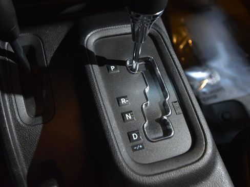 Used 2014 Jeep Wrangler Unlimited Sahara AWD/4WD image 31