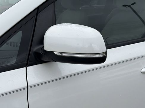 Used 2021 Kia Sedona LX image 33