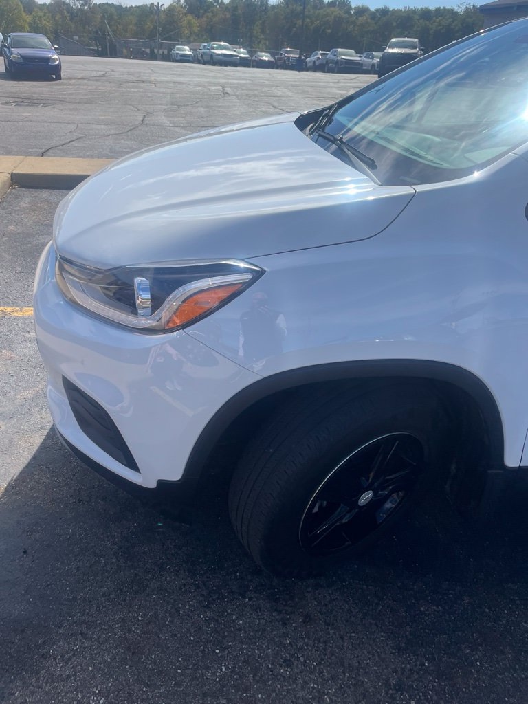 Used 2020 Chevrolet Trax LT w/ LT Convenience Package FWD image 2