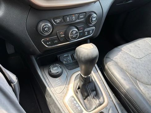 Used 2016 Jeep Cherokee Limited AWD/4WD image 19