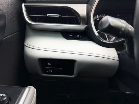 Used 2021 Toyota Highlander XLE AWD/4WD image 33