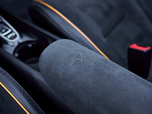 Used 2025 McLaren Artura Spider RWD image 63