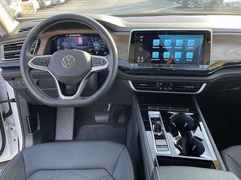 Certified 2026 Volkswagen Atlas SE w/ Panoramic Sunroof Package FWD image 13