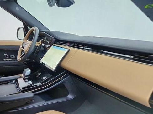 Used 2025 Land Rover Range Rover Sport Dynamic SE image 20