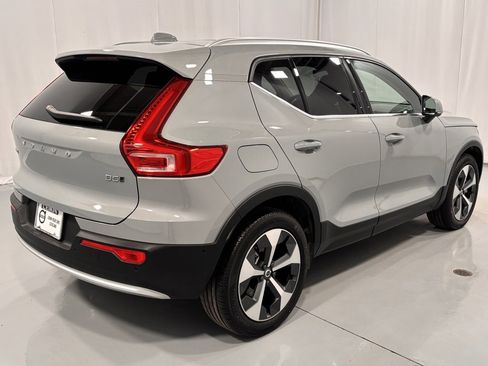 Certified 2025 Volvo XC40 B5 Plus image 6