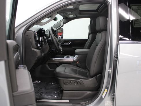 Used 2025 Chevrolet Silverado 2500 LTZ w/ LTZ Premium Package image 13