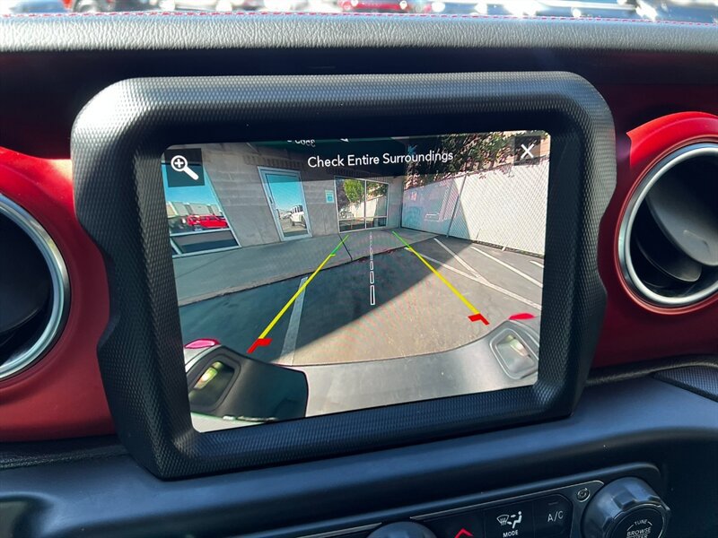 Used 2022 Jeep Gladiator Rubicon w/ Trailer Tow Package AWD/4WD image 36