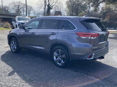 Used 2019 Toyota Highlander AWD V6 image 4