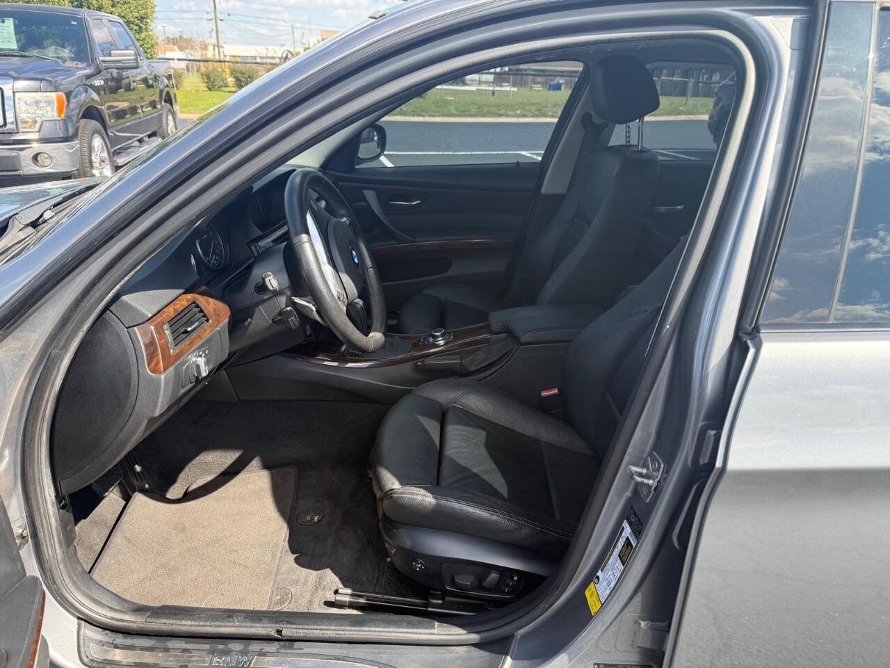 Used 2011 BMW 335i xDrive Sedan AWD/4WD image 9
