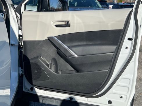 Used 2024 Toyota Corolla Cross L image 10