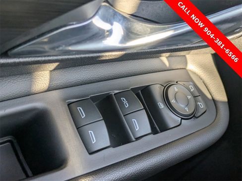 Used 2023 GMC Terrain SLT image 27