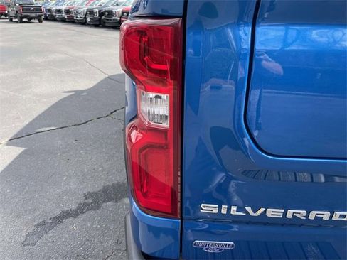 Used 2024 Chevrolet Silverado 1500 ZR2 w/ Technology Package image 33