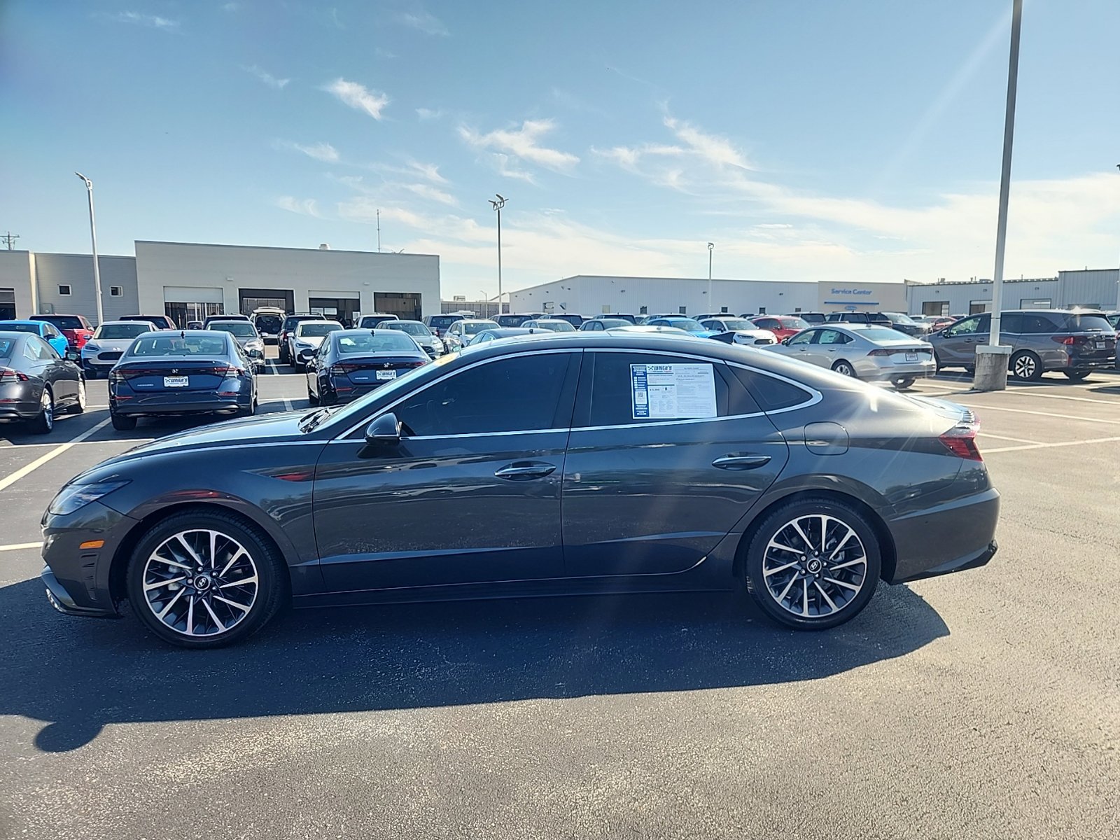 Used 2022 Hyundai Sonata Limited w/ Preferred Accessory Package FWD image 8