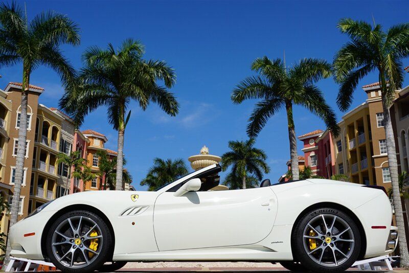 Used 2014 Ferrari California RWD image 31