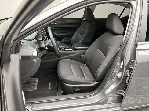 Used 2025 Nissan Altima 2.5 SV FWD image 8