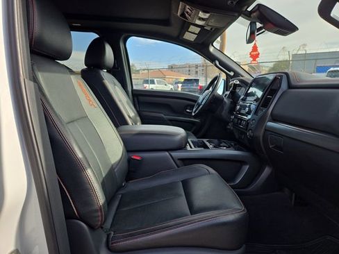Used 2022 Nissan Titan PRO-4X w/ Pro-4x Convenience Package image 12