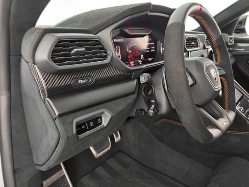 Used 2024 Lamborghini Urus Performante image 17