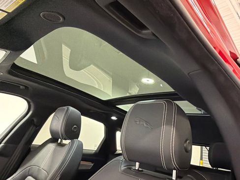 Used 2024 Jaguar F-PACE R-Dynamic S AWD/4WD image 19