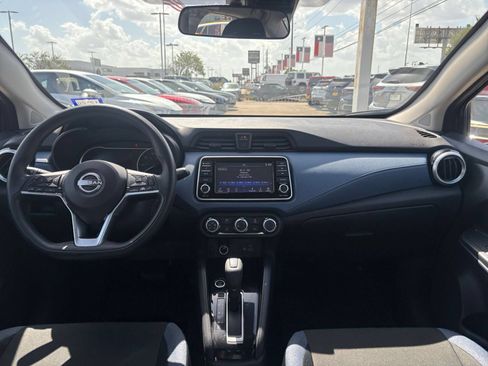 Used 2025 Nissan Versa SV FWD image 30