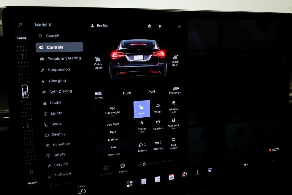 Used 2022 Tesla Model X AWD/4WD image 33