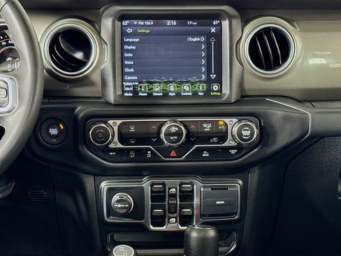 Used 2023 Jeep Gladiator Overland AWD/4WD image 15