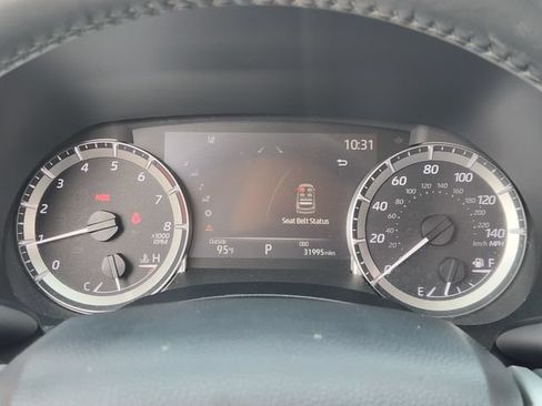 Used 2023 Toyota Highlander XLE FWD image 11
