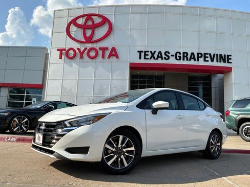 Used 2025 Nissan Versa SV FWD image 2