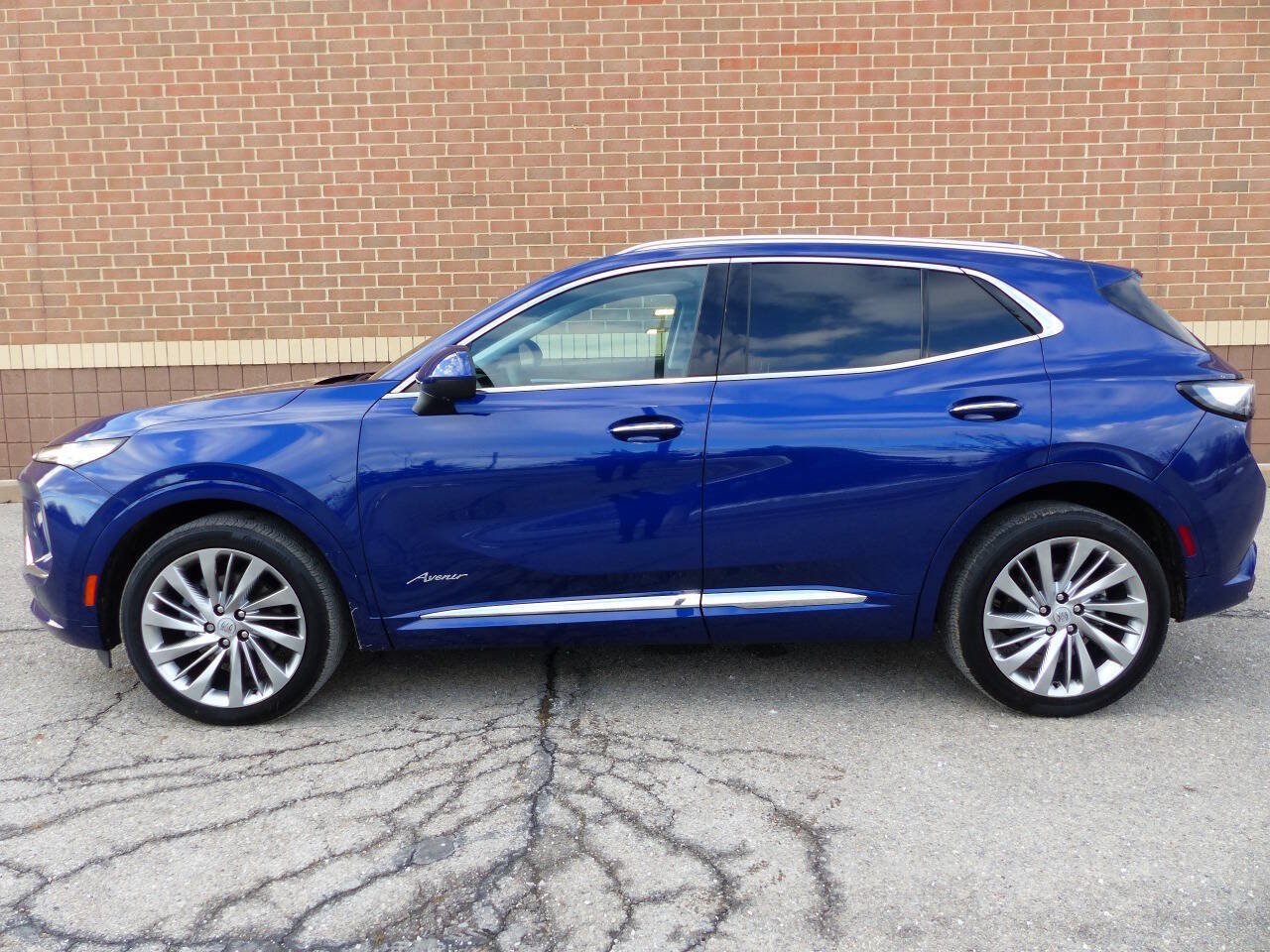 Used 2025 Buick Envision Avenir AWD/4WD image 6