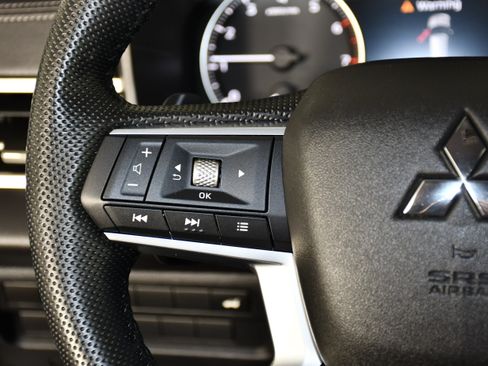 Used 2023 Mitsubishi Outlander SE AWD/4WD image 13