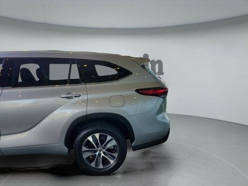 Used 2022 Toyota Highlander XLE image 7
