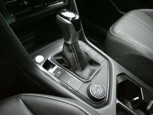 Used 2023 Volkswagen Tiguan SE w/ Panoramic Sunroof Package AWD/4WD image 6