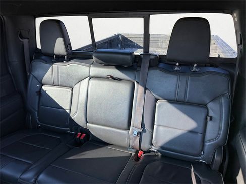 Used 2023 Chevrolet Silverado 2500 High Country image 13