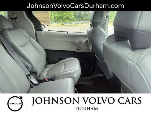 Used 2024 Toyota Sienna XLE FWD image 27