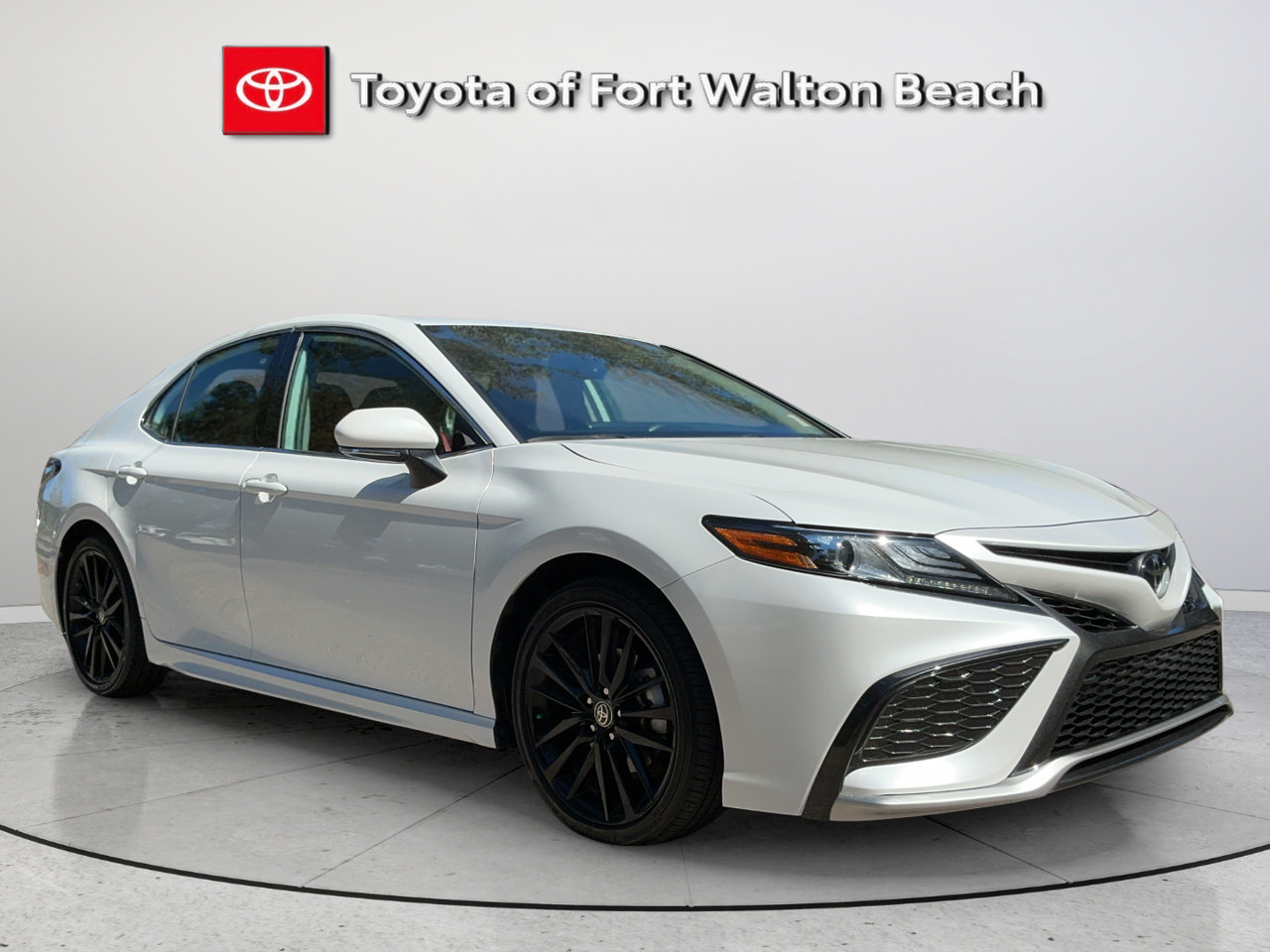 Used 2024 Toyota Camry XSE FWD image 2