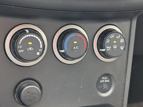 Used 2014 Nissan Rogue S image 11