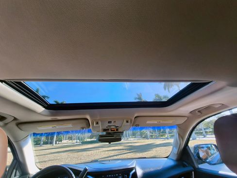 Used 2019 Cadillac Escalade ESV Luxury image 7