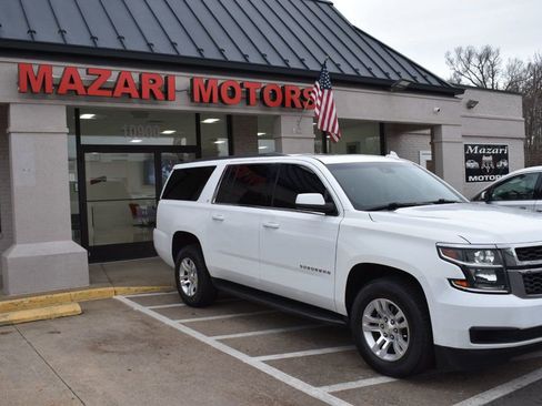 Used 2018 Chevrolet Suburban LT image 9