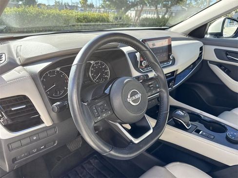 Used 2023 Nissan Rogue SL image 9