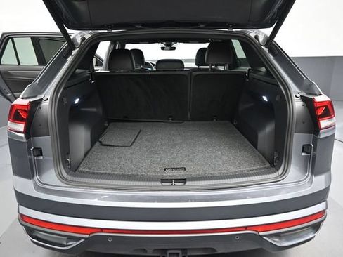 Used 2024 Volkswagen Atlas Cross Sport SE FWD image 18