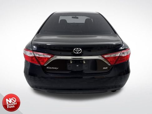 Used 2017 Toyota Camry SE image 4
