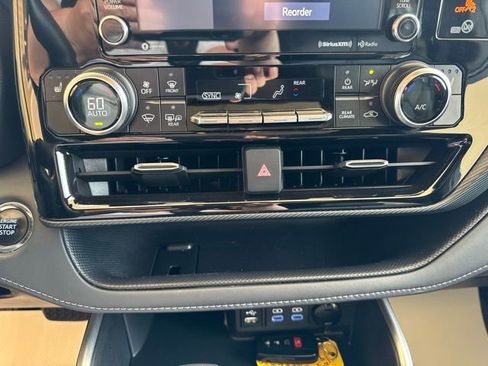 Used 2022 Toyota Highlander XSE AWD/4WD image 23