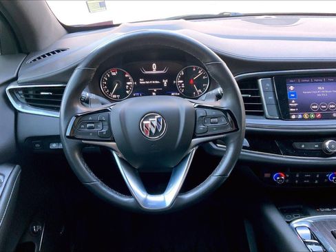 Used 2023 Buick Enclave Avenir image 5
