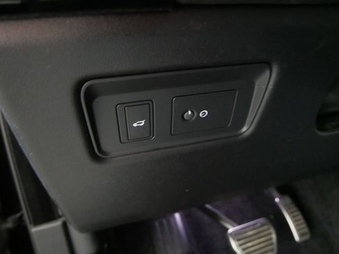 Used 2022 Land Rover Range Rover Westminster Edition image 17